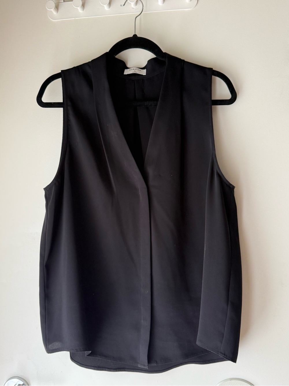 Babaton Black Sleeveless power blouse - Picture 3 of 3